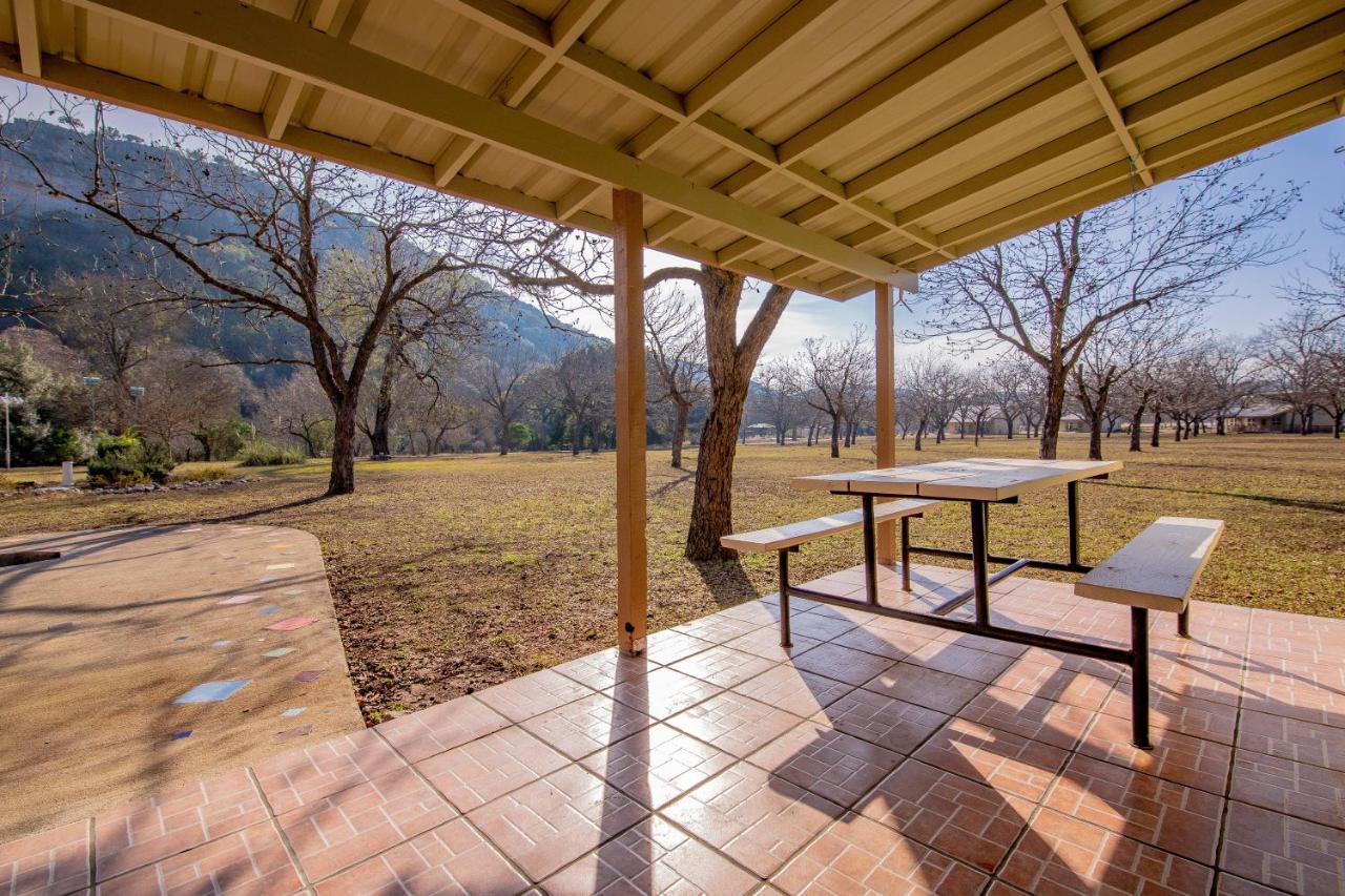 Seven Bluff Cabins Concan Εξωτερικό φωτογραφία