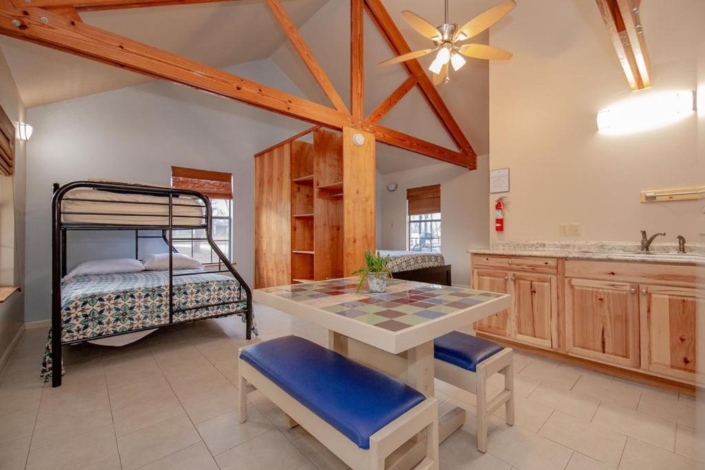 Seven Bluff Cabins Concan Εξωτερικό φωτογραφία