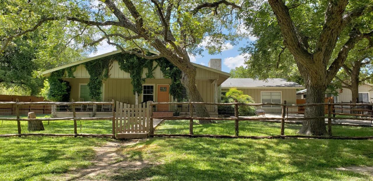 Seven Bluff Cabins Concan Εξωτερικό φωτογραφία