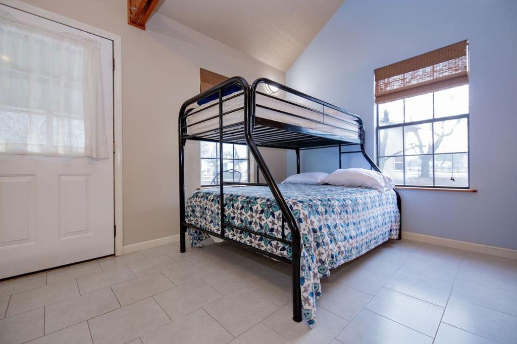 Seven Bluff Cabins Concan Εξωτερικό φωτογραφία